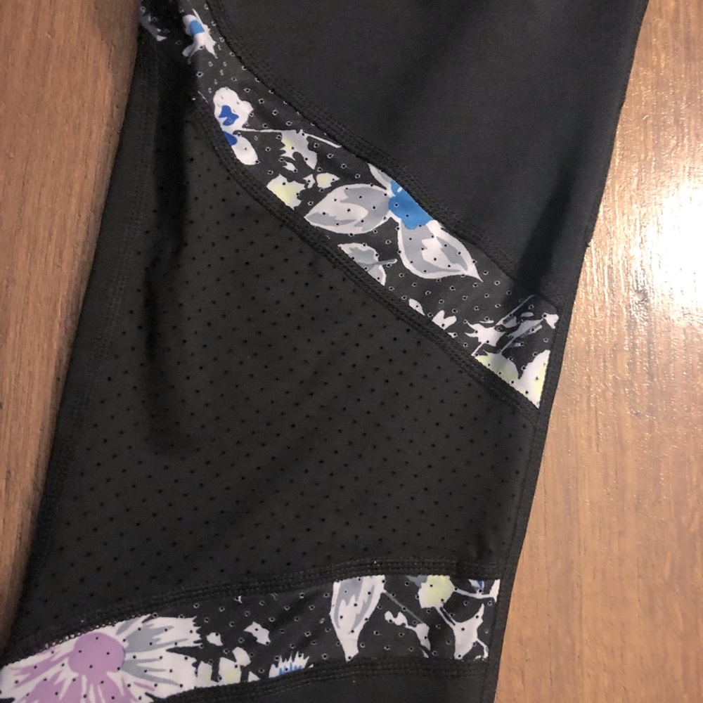 GapFit women’s small leggings - Picture 4 of 6